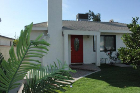 Entire 3 Bedroom Home with Golf Putting